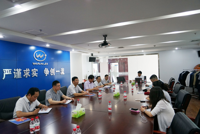 中紡國際服裝有限公司總經理段濤一行到我公司洽談業(yè)務